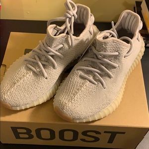 Yeezy Boost 350 V2